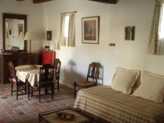 Manoir De La Rousselliere Aparthotel Лош Екстериор снимка