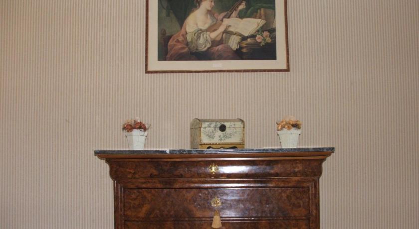Manoir De La Rousselliere Aparthotel Лош Екстериор снимка